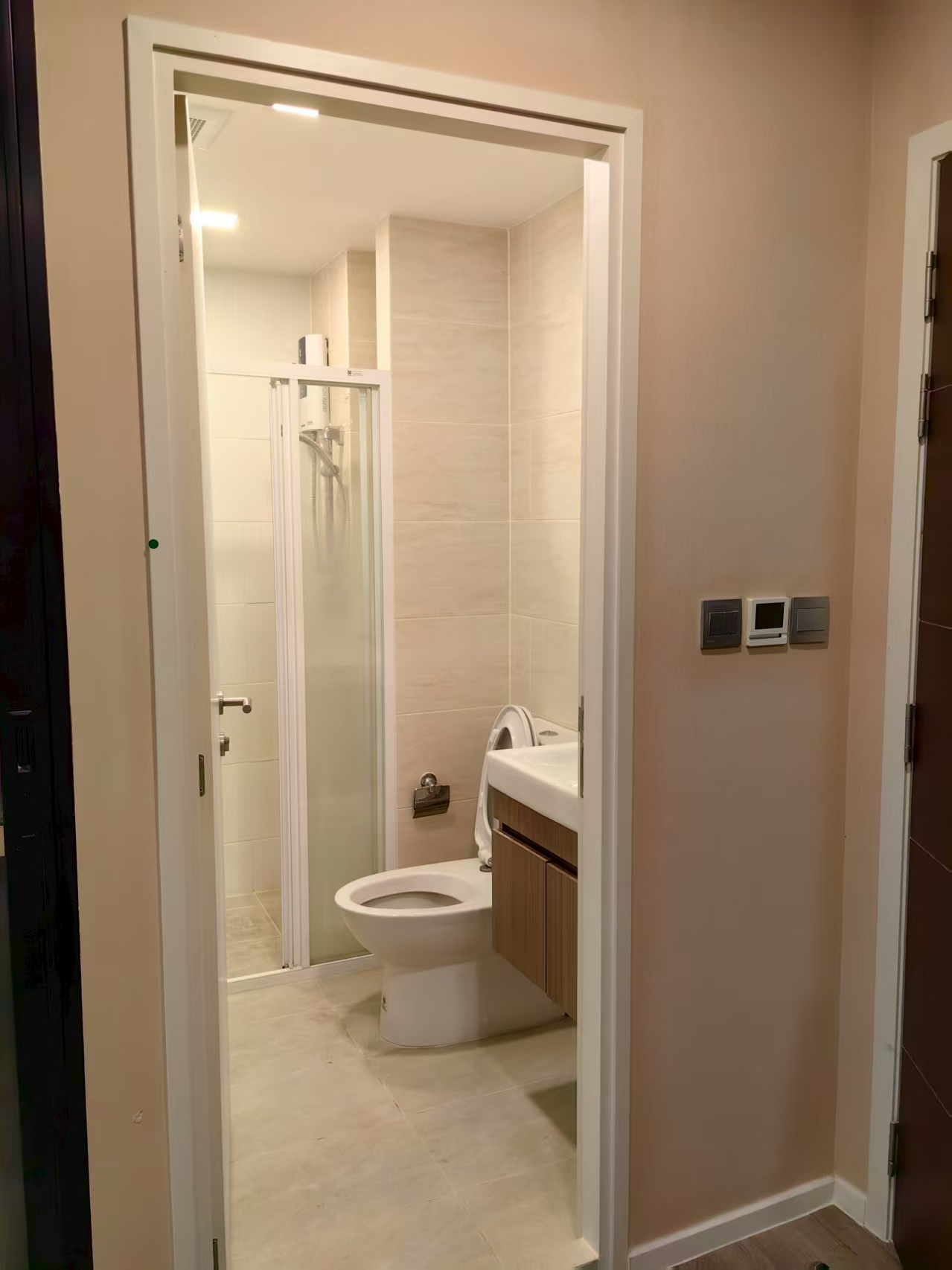 Brown Condo Huaikwang - Property photo 5
