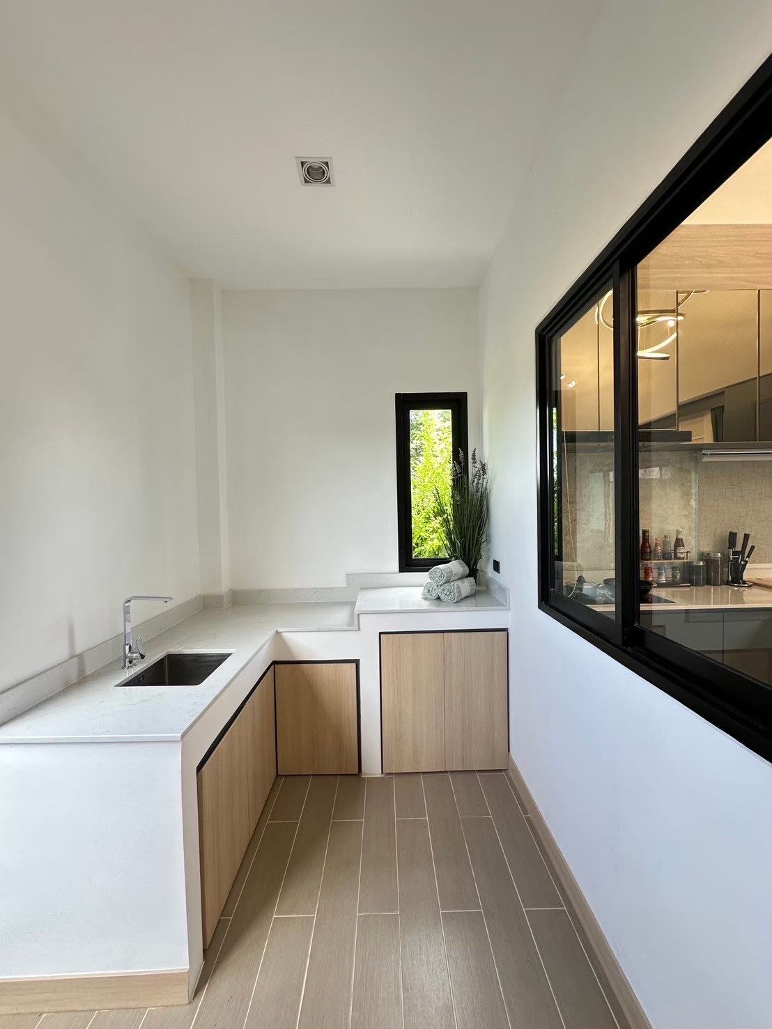 东区平层别墅，占地440平米，3卧4卫，带泳池，靠近 MIS - Property photo 5