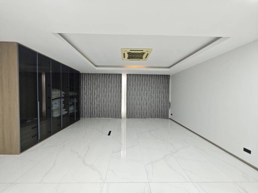 东区双层庄园，占地 1776 平米，6 卧 7 卫，带泳池，海景别墅 - Property photo 3