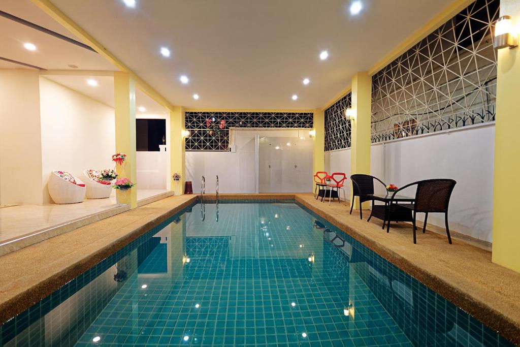 Hotel for Sale Central - Property photo 2